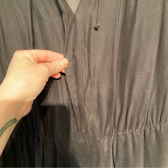 Club‎ Monaco 100%  silk black romper in size 0 - Picture 4 of 10